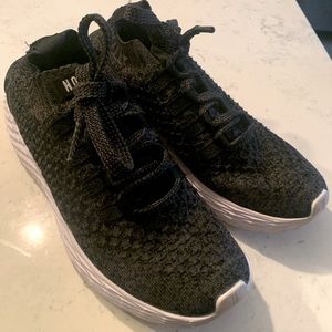 NoBull Project Graphite Flyknit Runner Sneakers W 7.5